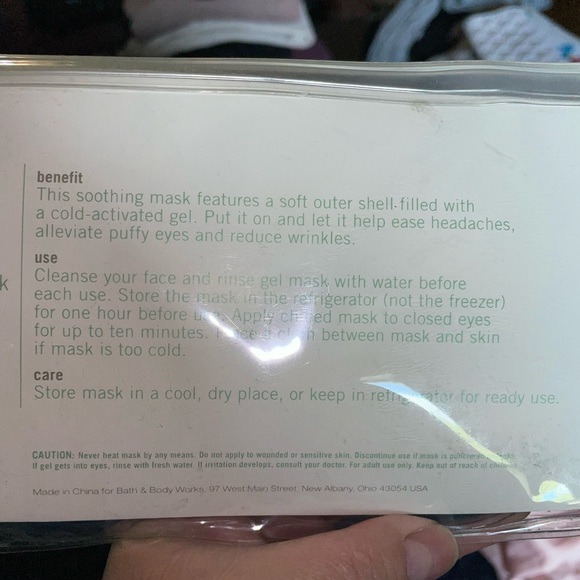 2/$10 Bath & Body Works Gel Mask, O/S - Picture 7 of 7
